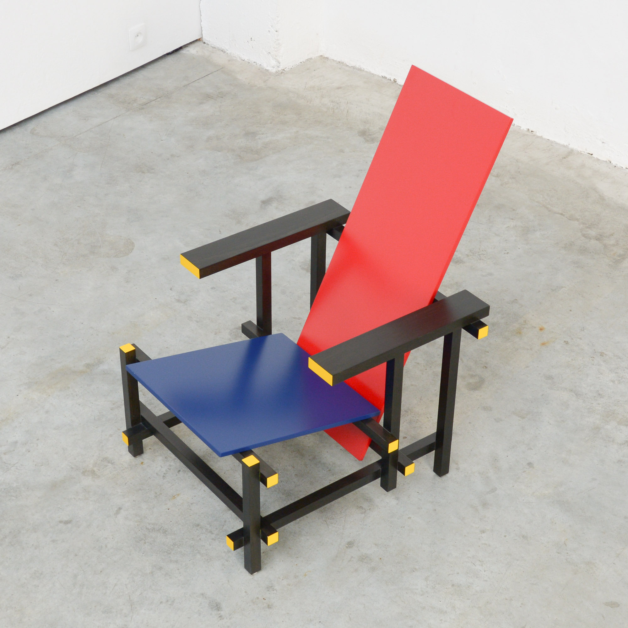 Red & Blue Chair by Gerrit Rietveld for Cassina  Vintage Design Point
