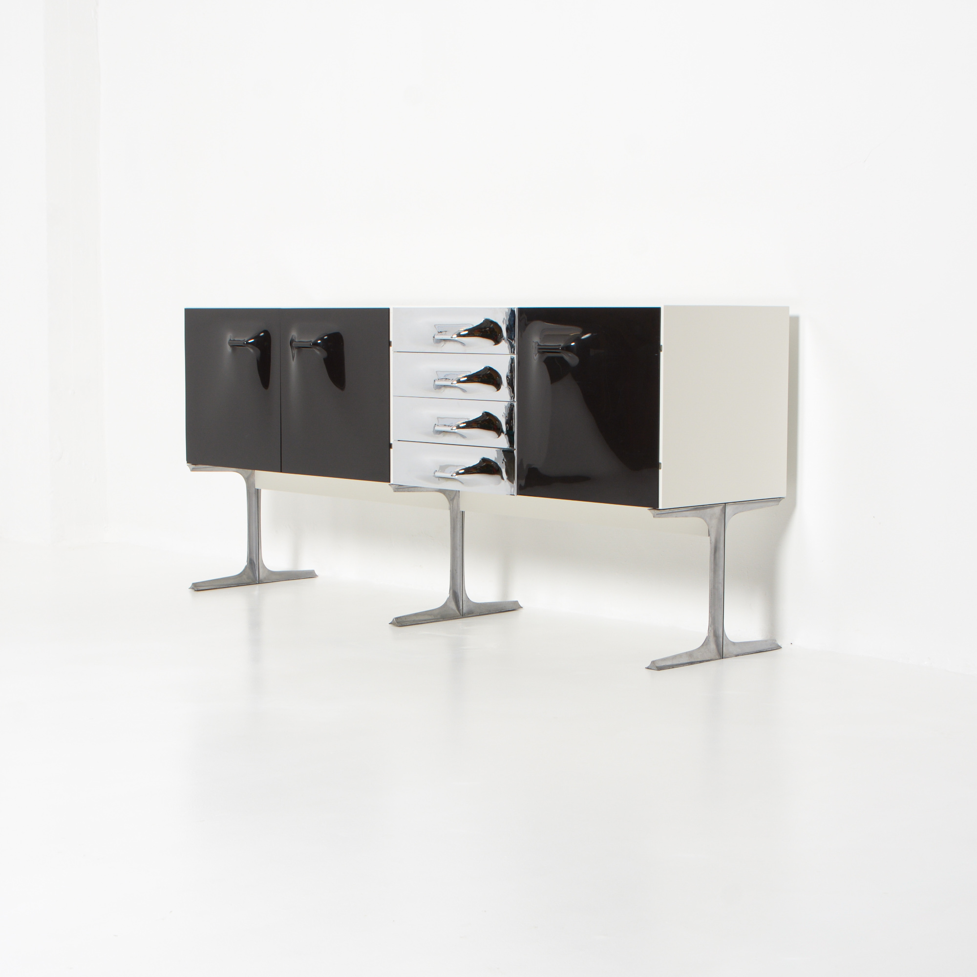 Sideboard by Raymond Loewy for DF 2000 - Vintage Design Point